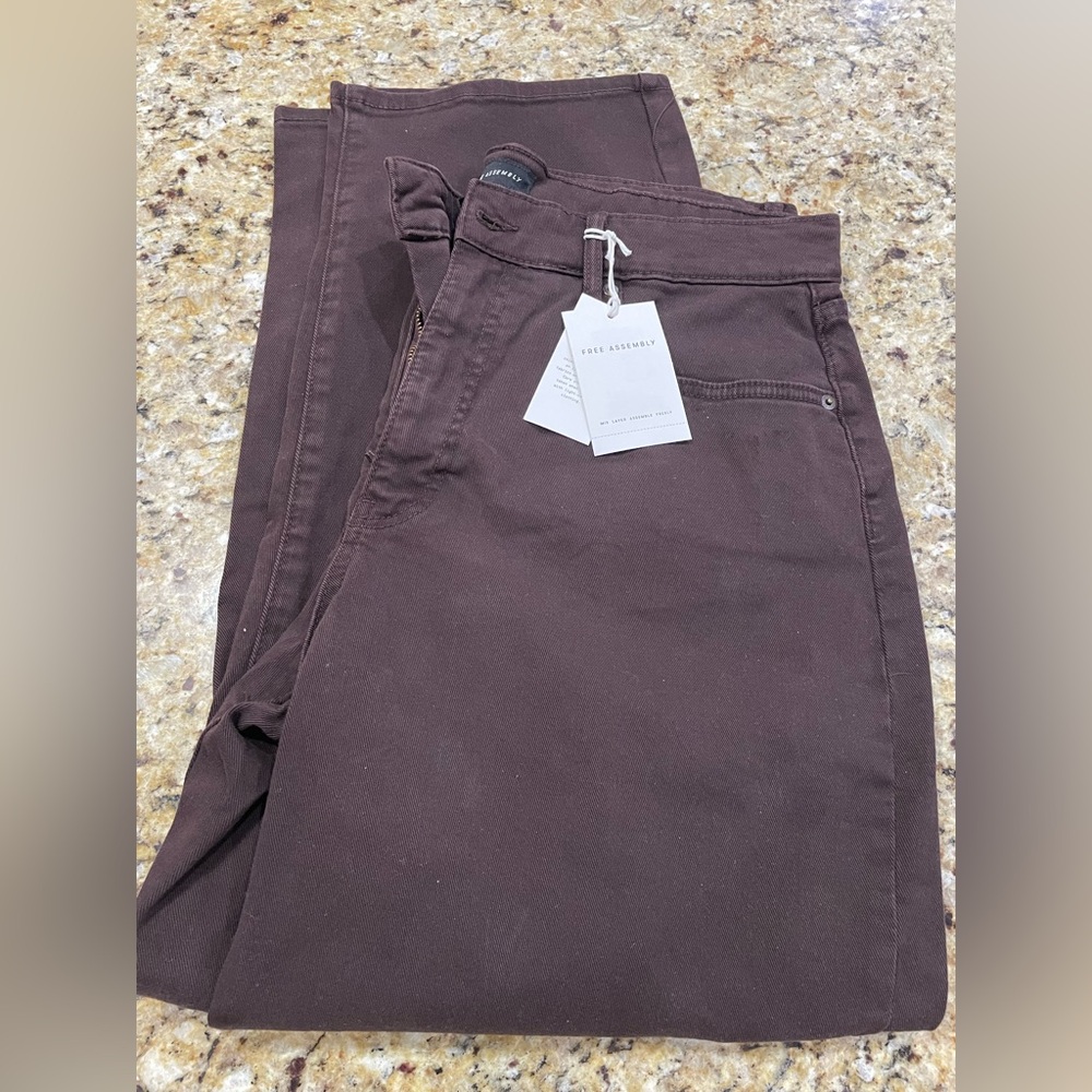 Free Assembly Barrel Jeans